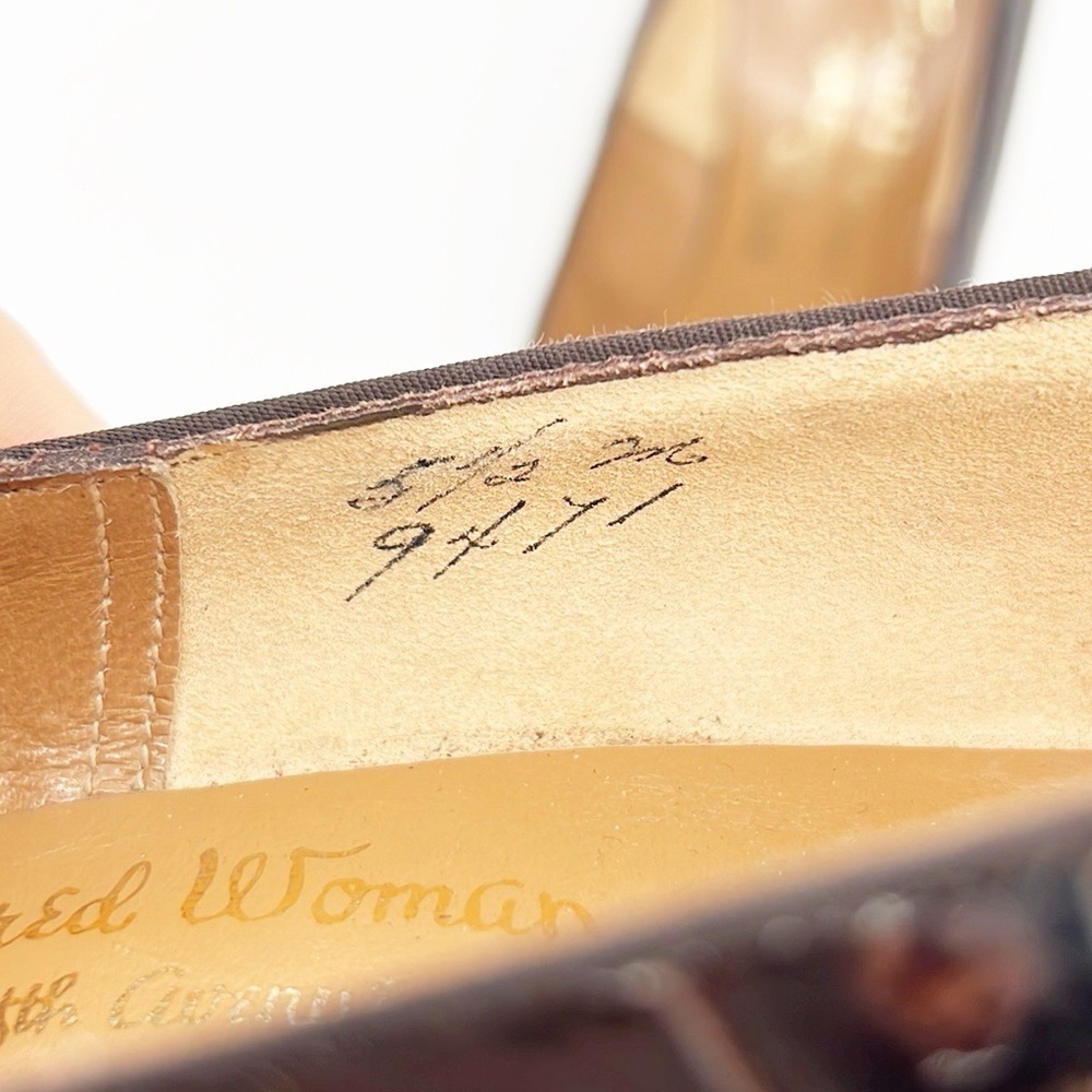The Tailored Woman Vintage Crocodile Embossed Brown Pumps size 5.5 - Picture 9 of 10